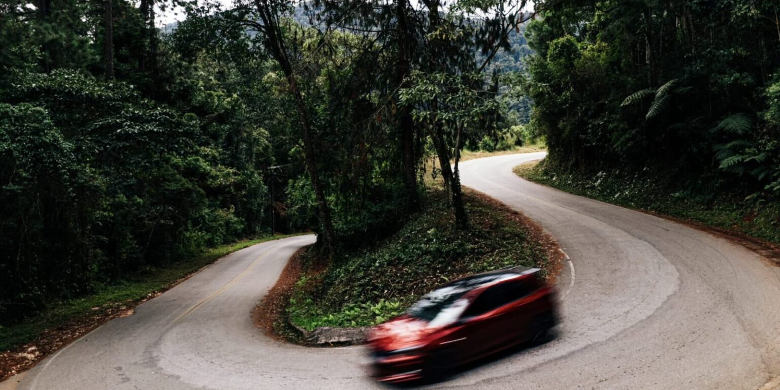 was kann in kurven zum schleudern ihres kraftfahrzeugs führen